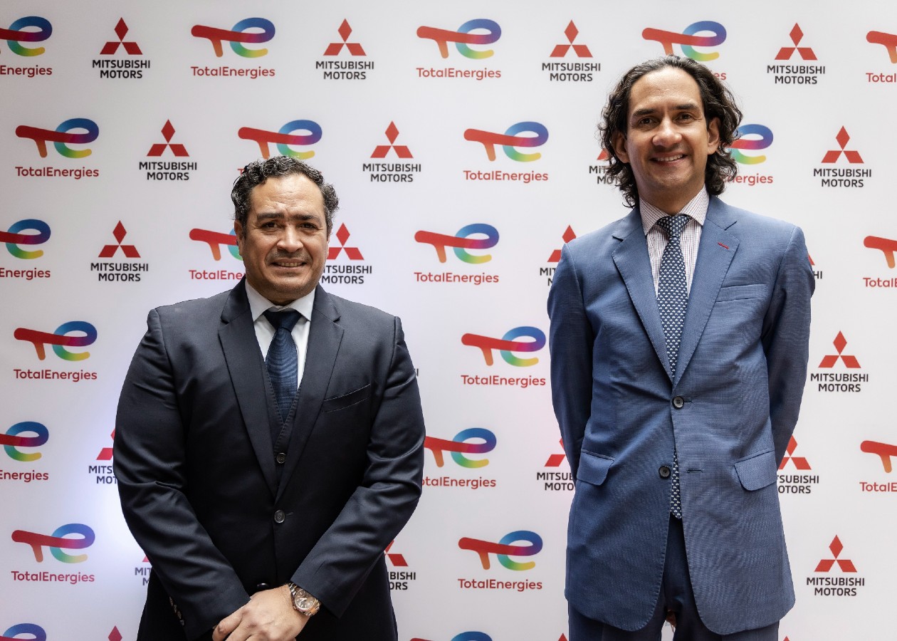 Foto de izquierda a derecha: Arnulfo López-Quezada, presidente TotalEnergies para Colombia, Perú, Ecuador y Venezuela y Marco Pastrana, gerente división Motorysa.