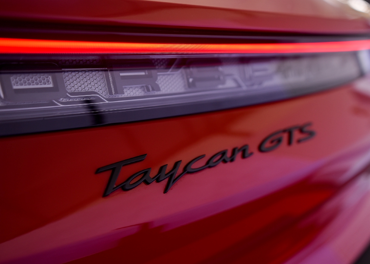 Porsche Taycan GTS logo Autodigital Porsche Taycan GTS, un nuevo súper eléctrico llega a Colombia