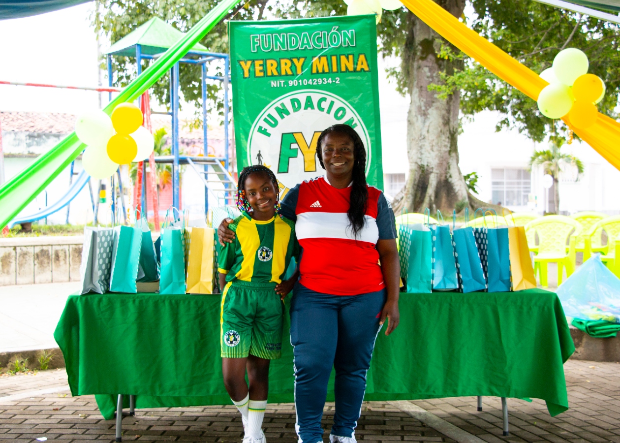 Fiat donacion Yerry Mina 1 Autodigital FIAT apoya a los niños de la Fundación Yerry Mina