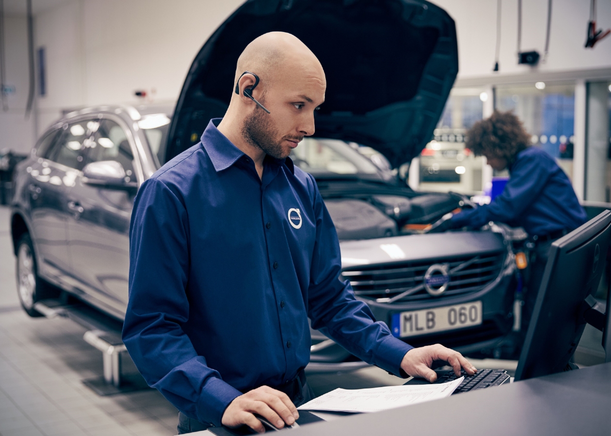 Volvo tecnico taller Autodigital Volvo Cars garantiza de por vida los repuestos de sus vehículos
