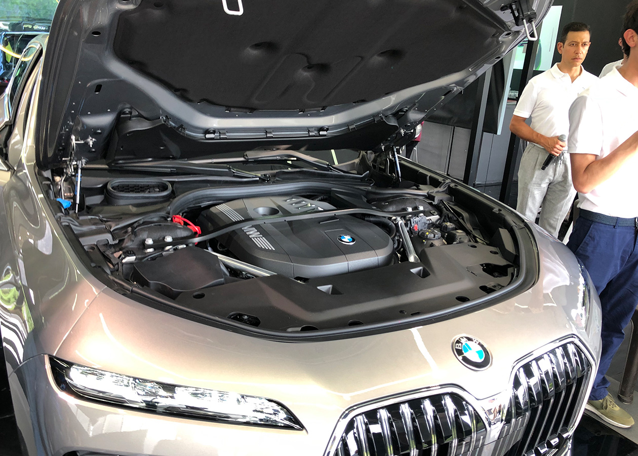 BMW Serie 7 motor 1 Autodigital BMW Serie 7, uno de los autos más lujosos y tecnológicos llega a Colombia