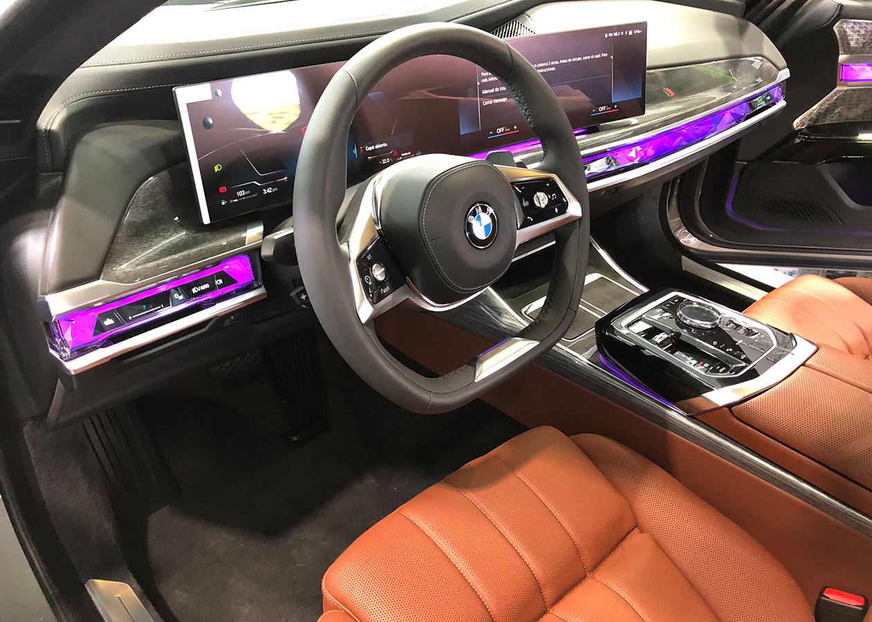 BMW Serie 7 pantallas Autodigital BMW Serie 7, uno de los autos más lujosos y tecnológicos llega a Colombia