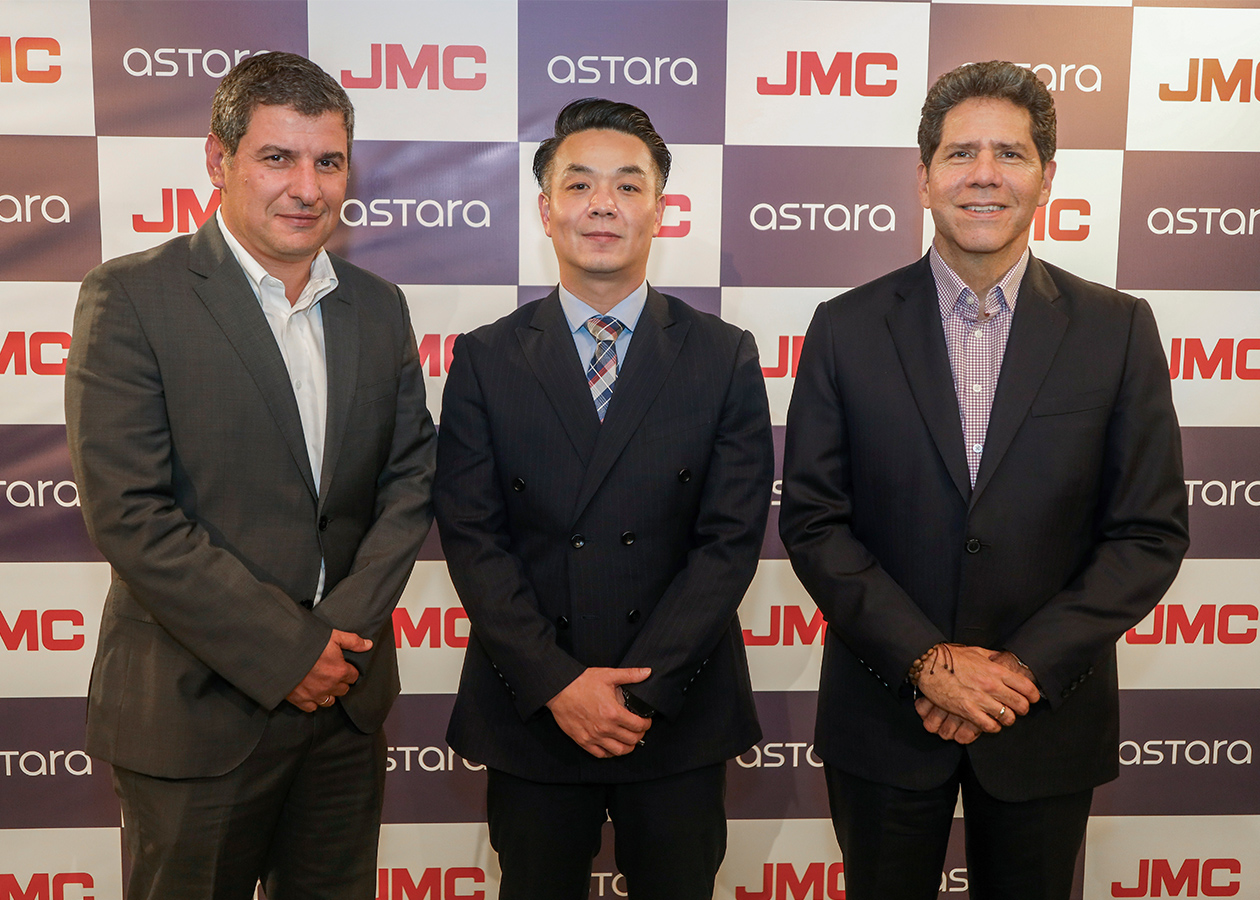 Andrés Aguirre, Country Manager Astara Colombia; Mac Mao International Manager JMIE; y Noel Ardila, director de marca para JMC Colombia.