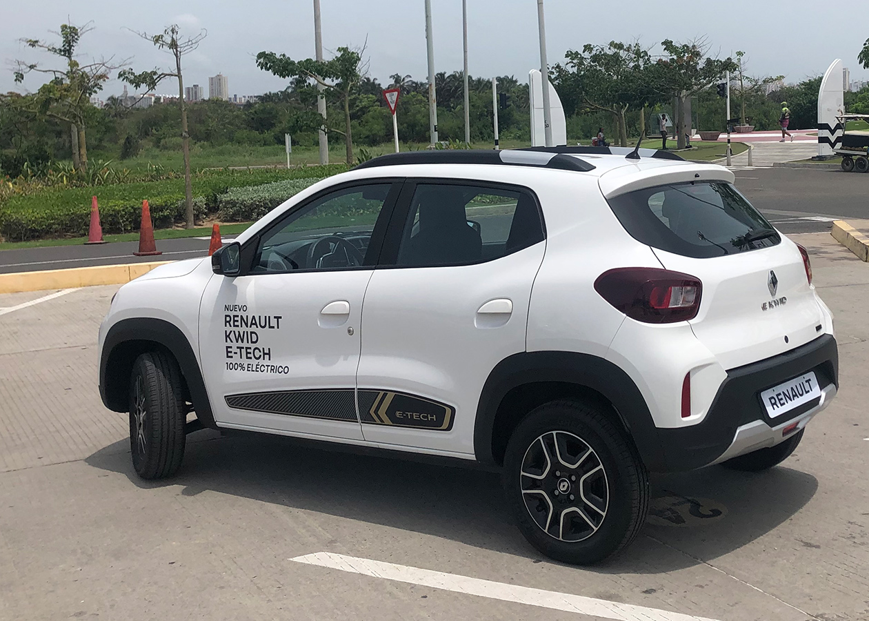 Renault Kwid tras Autodigital Renault Kwid E-Tech, nuevo city car eléctrico en Colombia