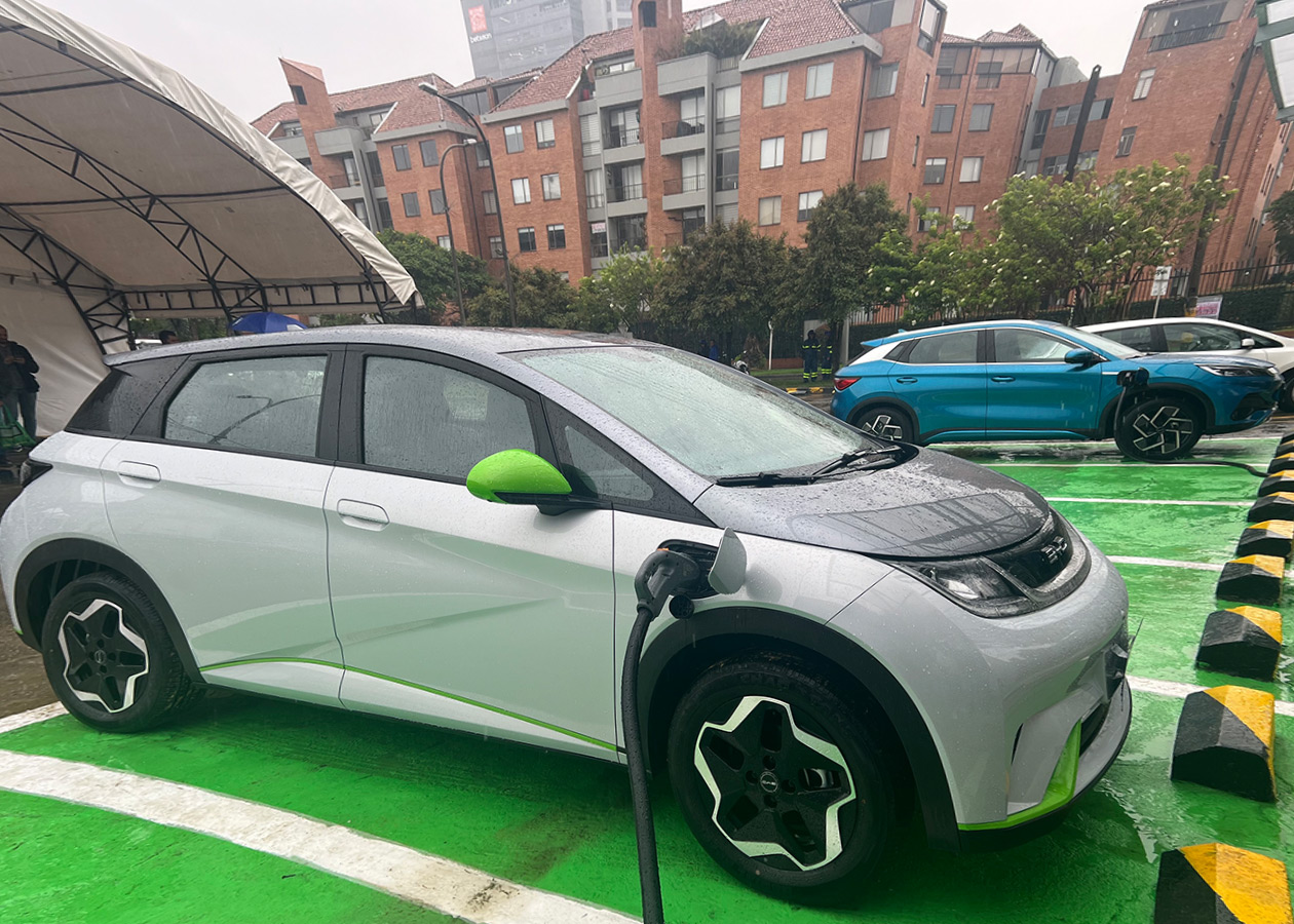 Autos electricos recarga bateria Autodigital Bogotá estrena puntos de carga rápida para carros eléctricos