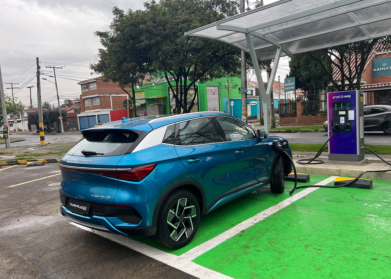 BYD Yuan electrolinera La Rolita Autodigital Bogotá estrena puntos de carga rápida para carros eléctricos