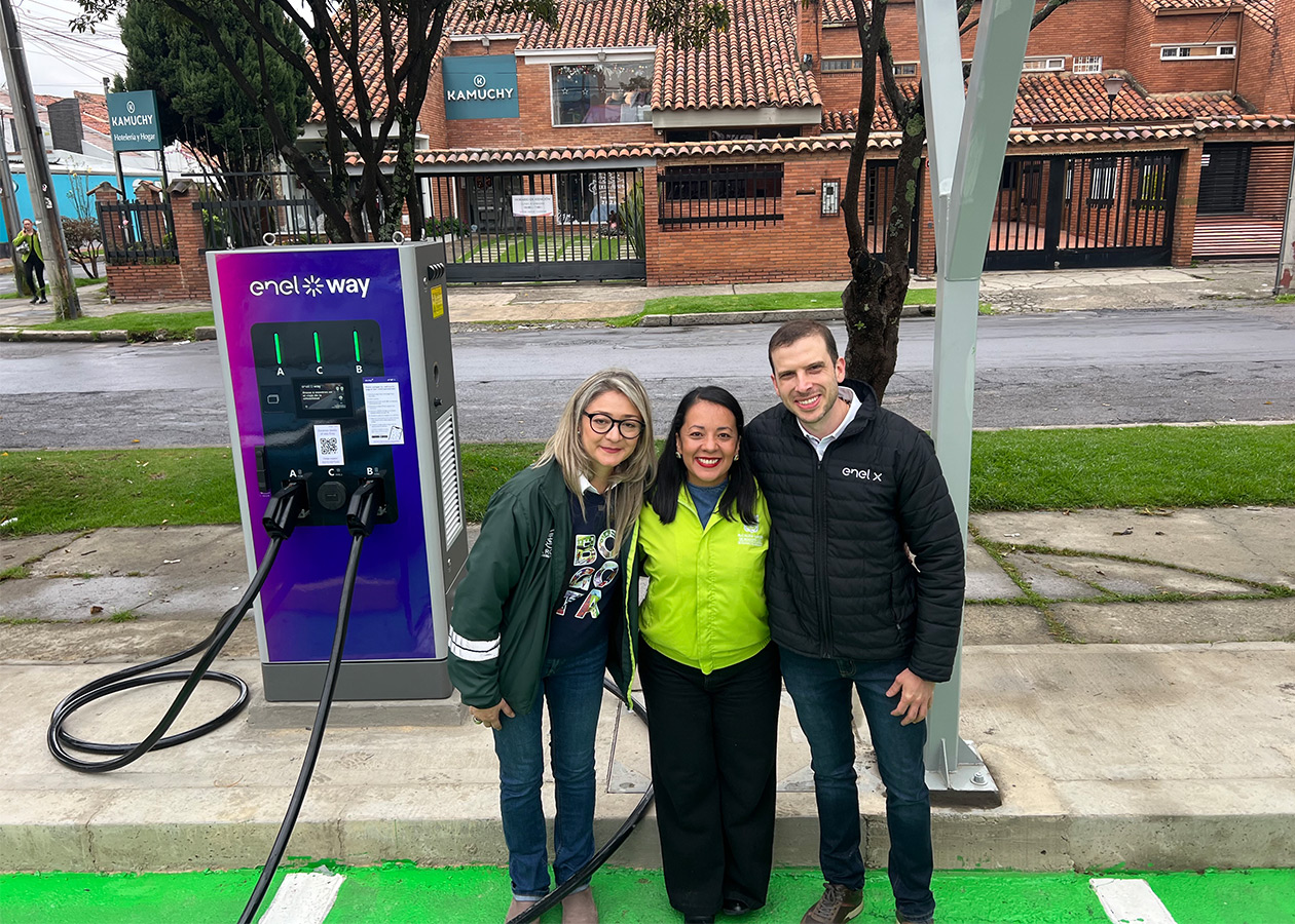 Lanzamiento cargadores la Rolita Autodigital Bogotá estrena puntos de carga rápida para carros eléctricos