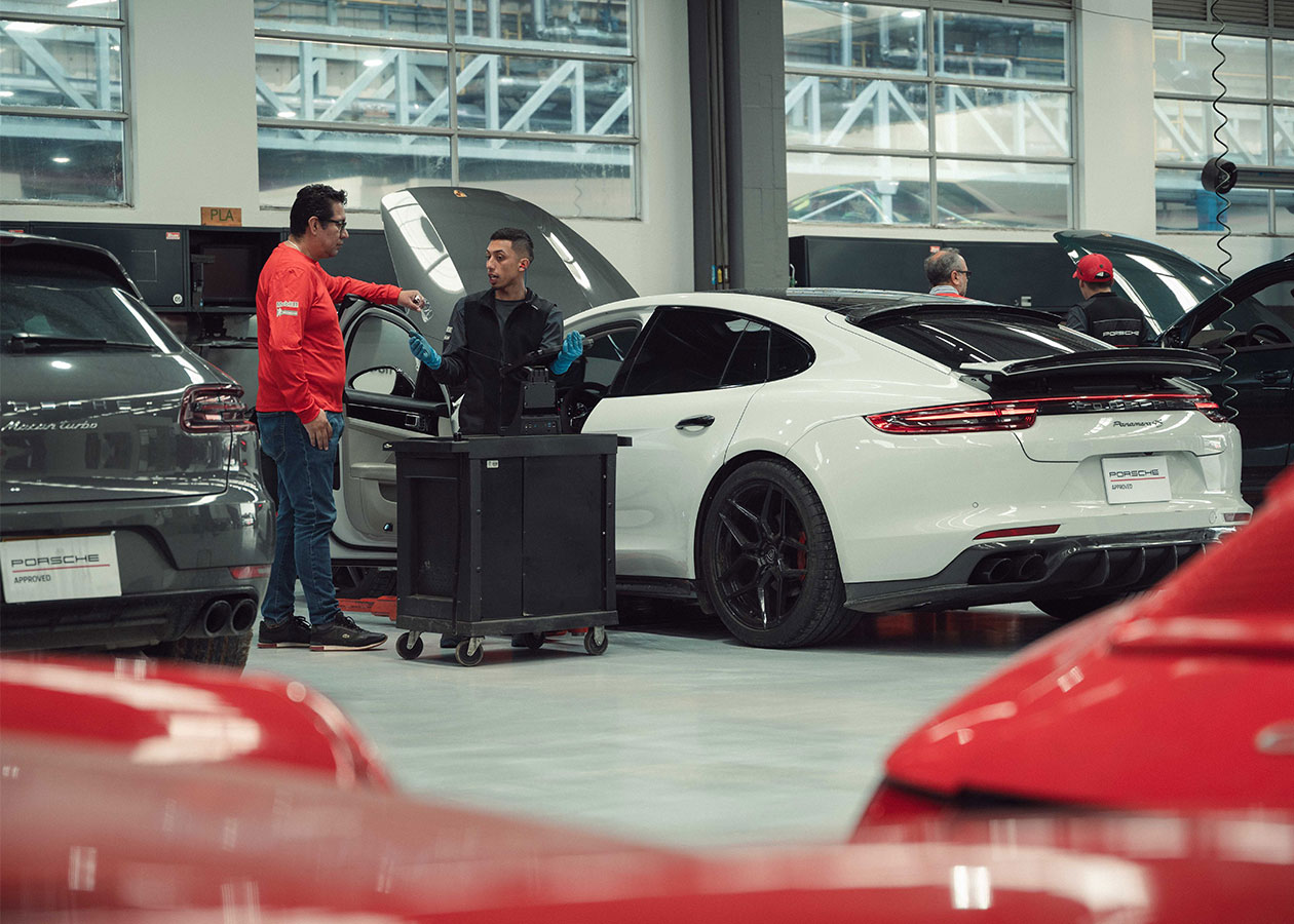 Técnico Porsche Por un Día: Pasión y Precisión Alemana en Detalle