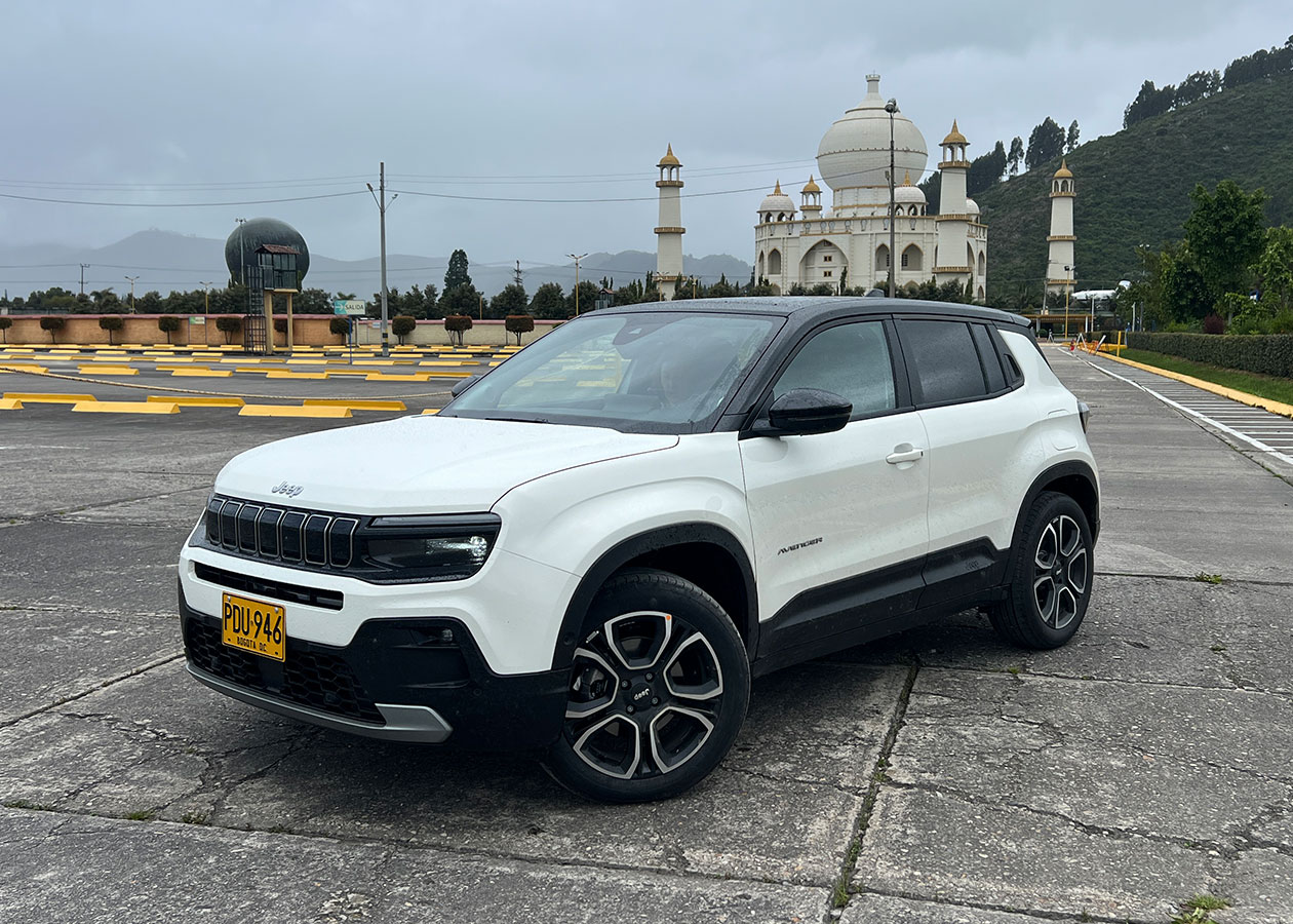 Jeep Avenger 2025: 10 ventajas de sus versiones a combustión y electrificadas en Colombia