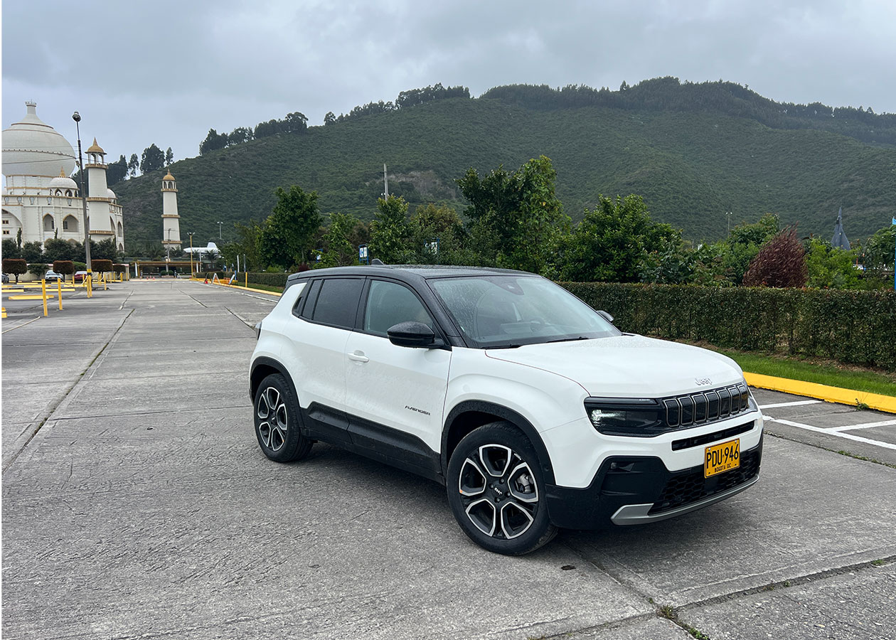 Jeep Avenger 2025: 10 ventajas de sus versiones a combustión y electrificadas en Colombia 7 Jeep Avenger