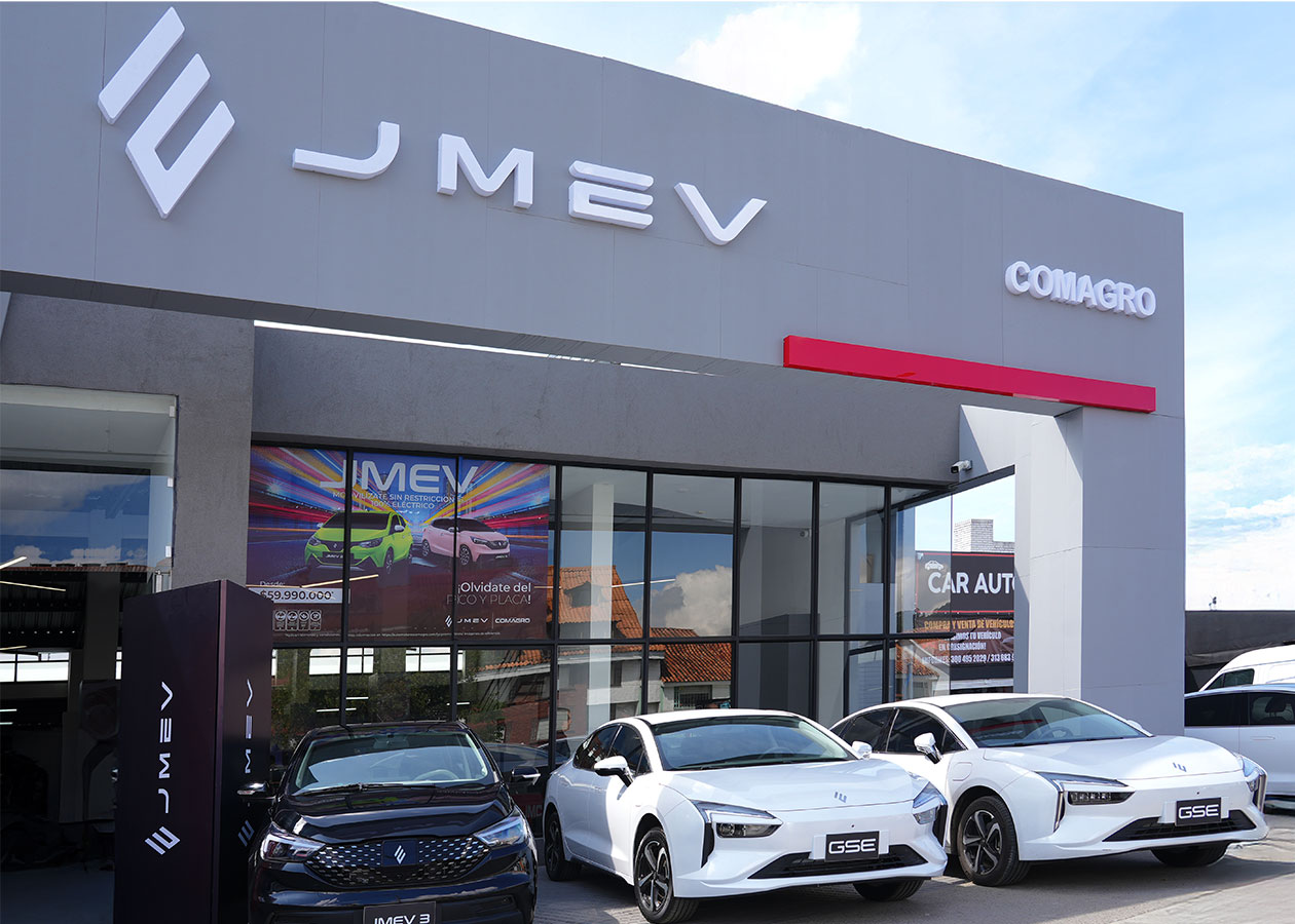 JMEV abre su primer flagship store eléctrico en Bogotá