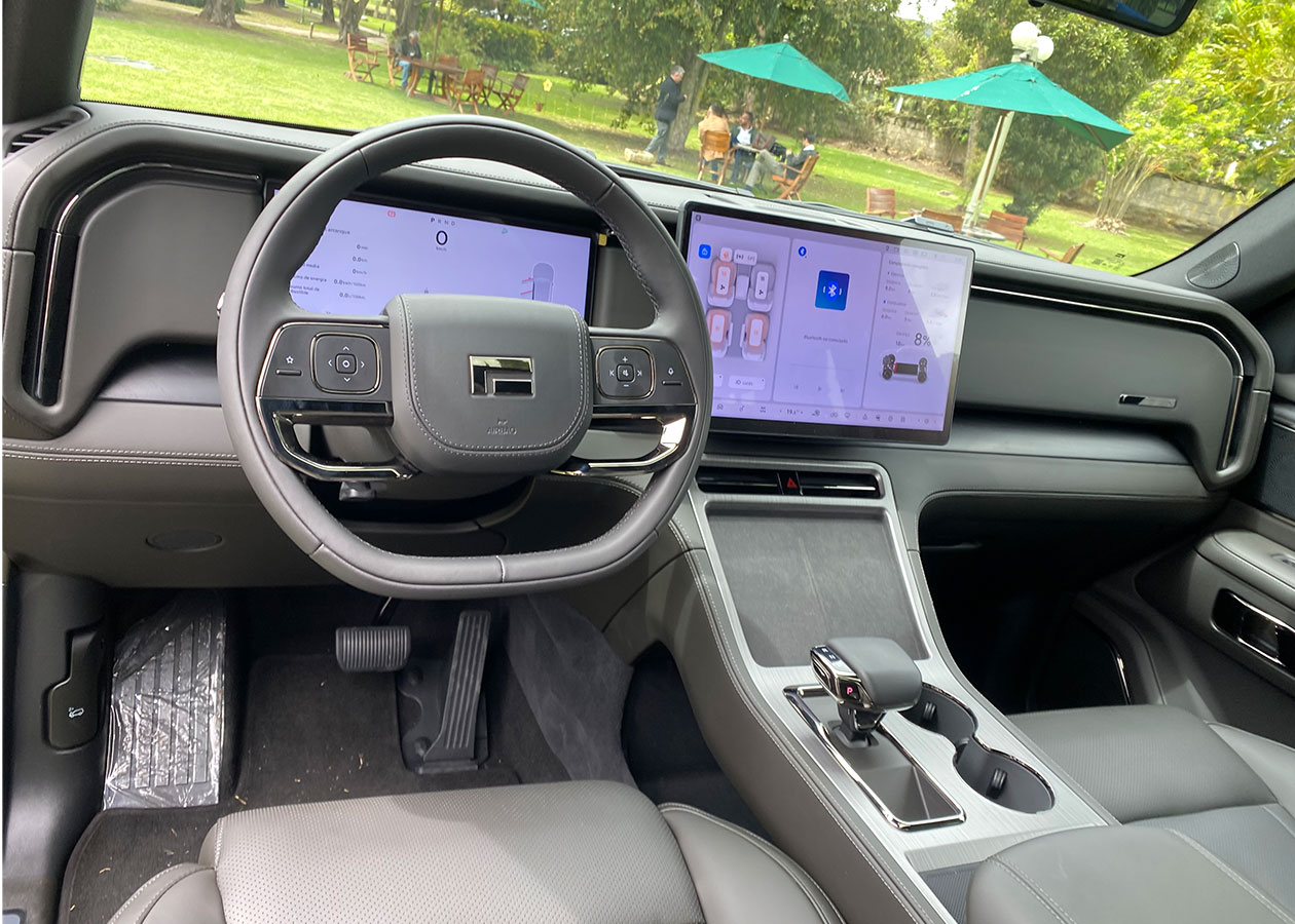 ROX int front Autodigital ROX 01 llega a Colombia con lujo y rango extendido