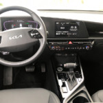 El interior del Kia Niro se enfoca en la ergonomía, con sillas y apoyacabezas bastante cómodos, mandos y botones de fácil acceso. El interior del Kia Niro se enfoca en la ergonomía, con sillas y apoyacabezas bastante cómodos, mandos y botones de fácil acceso.
